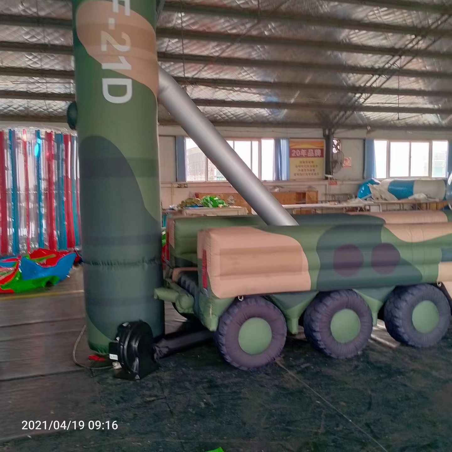 遂昌军事演习中的充气目标车辆：模拟发射车雷达车坦克飞机
